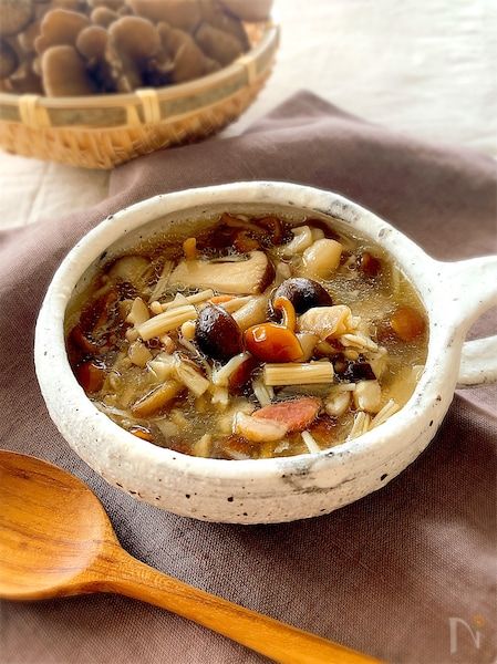 【10月の料理と食器】旬の食材とおすすめのコーディネート ~きのこ~