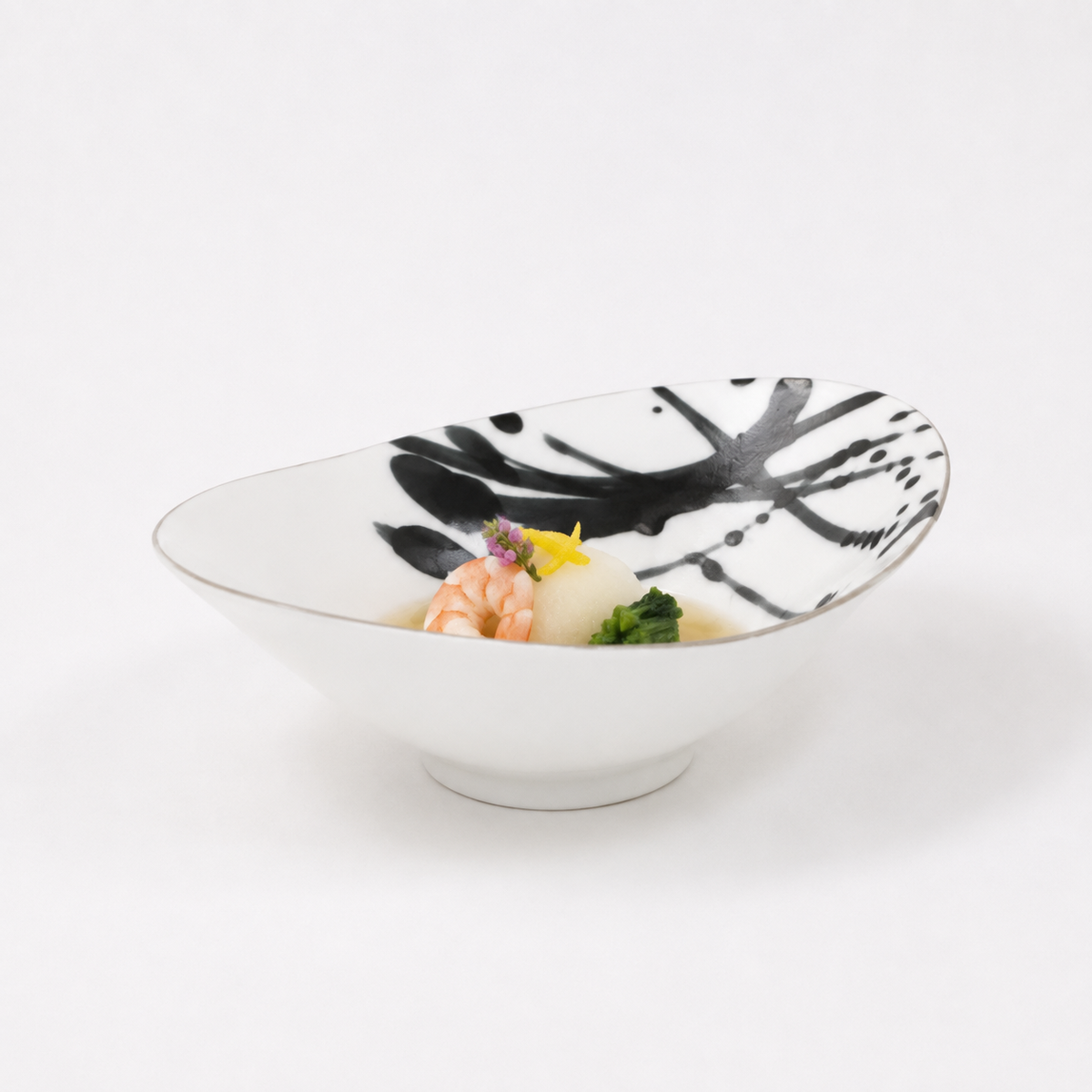 中鉢黒花しぶき楕円深鉢 ホワイト 16cm