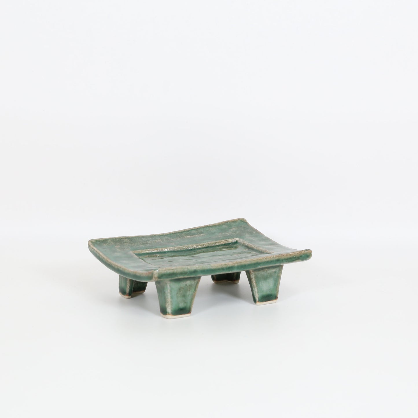 角彫高台皿赤土織部釉 グリーン 16cm