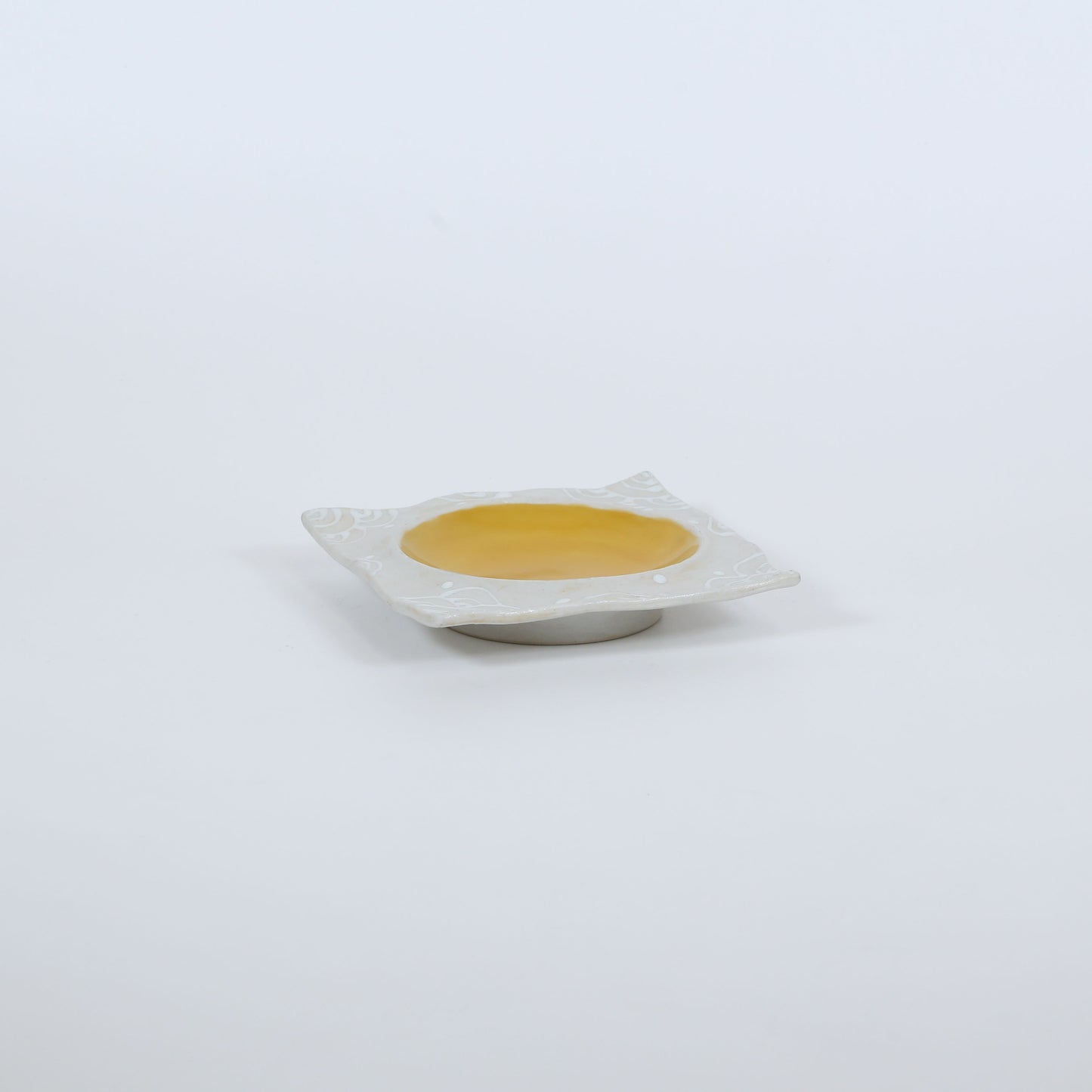 波平正角皿白土波絵内山吹 ホワイト 16cm