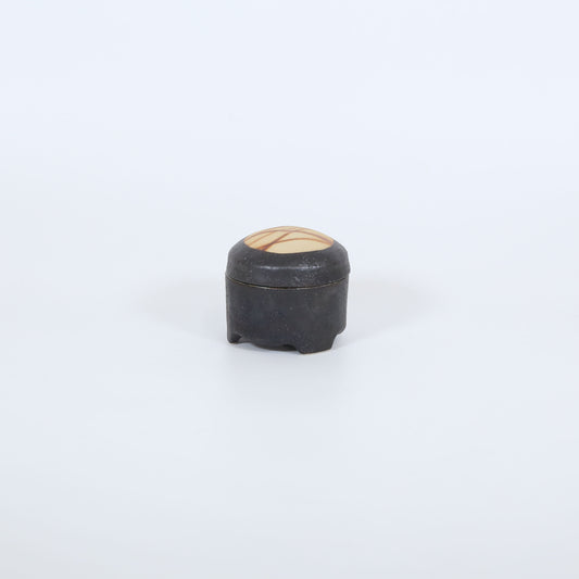 小蓋物三足丸黒土ひだすき ブラック 9cm
