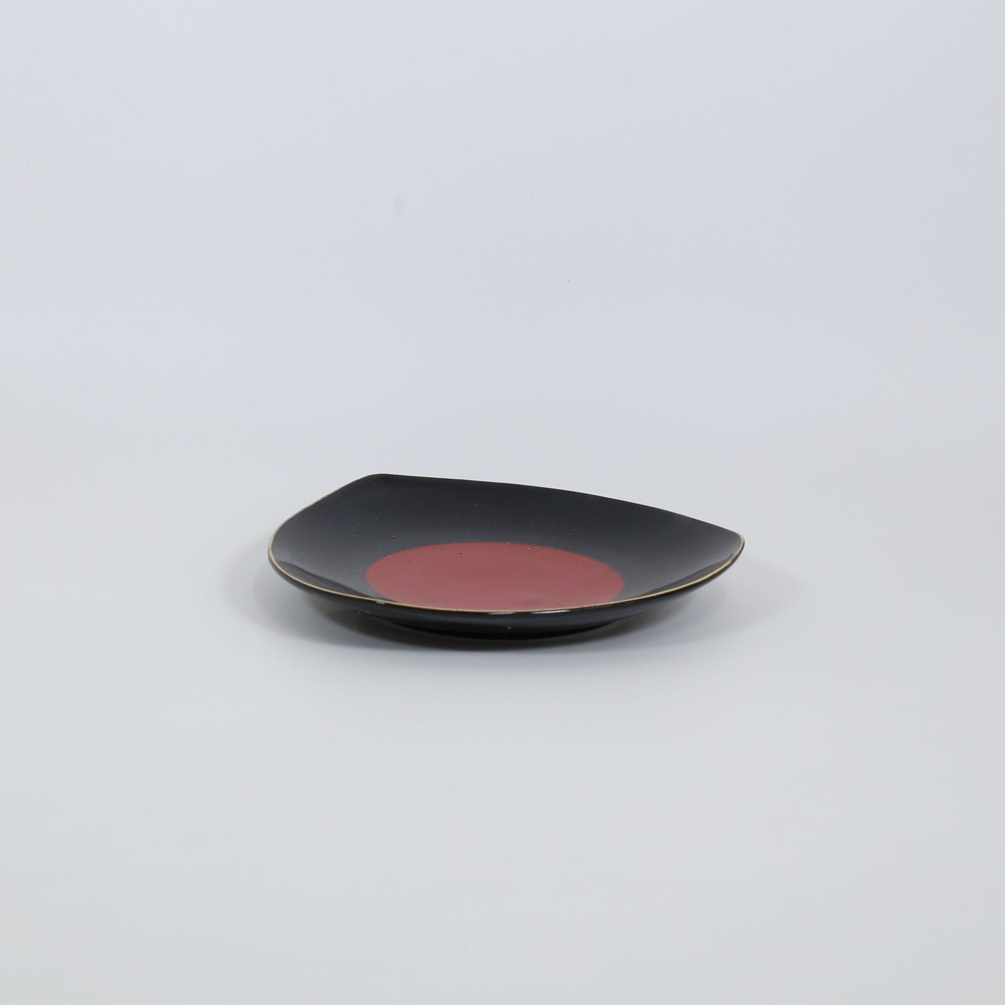多用皿トライアングルプレート ブラック 18cm