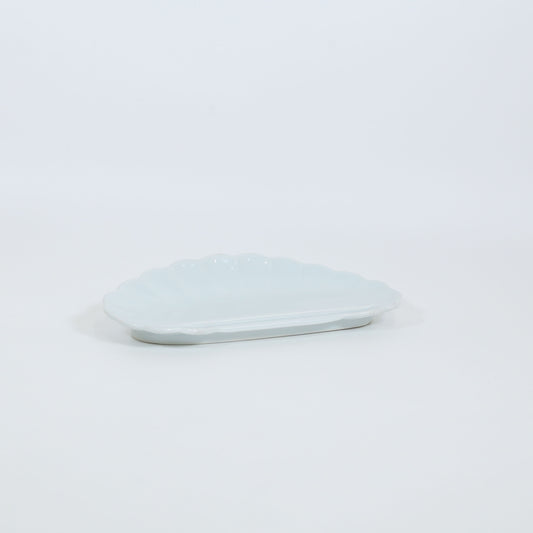 向上り付出皿白磁菊割 ホワイト 22cm