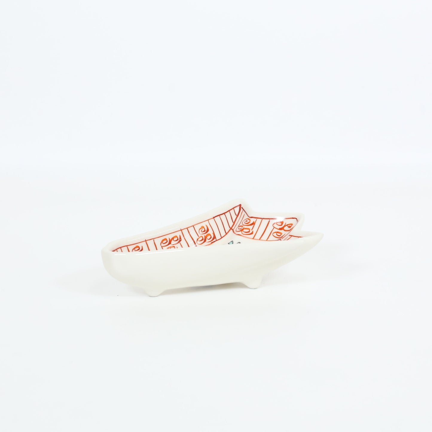変型小鉢赤花絵 ホワイト 16cm