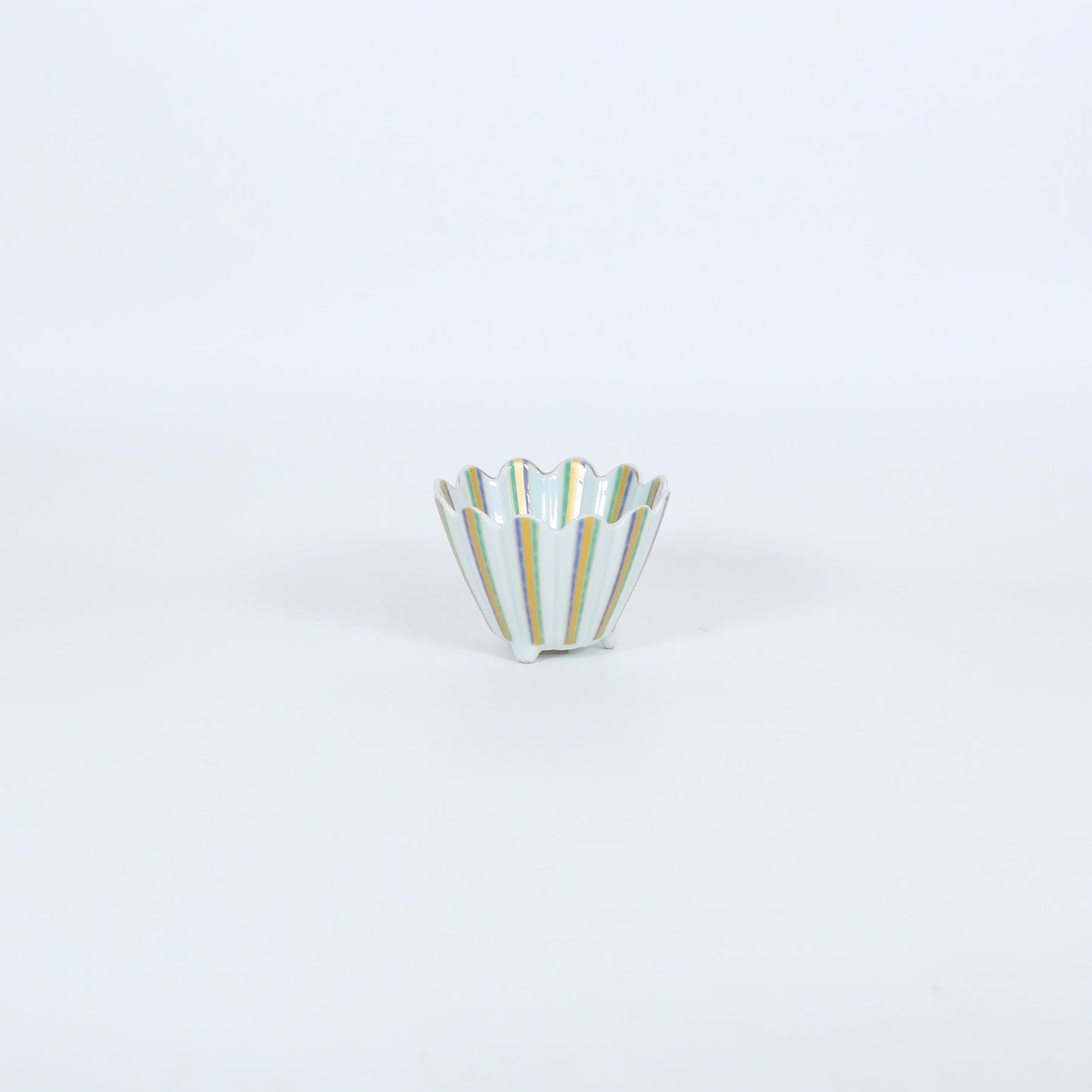 三足中付菊型雲母三色十草 ホワイト 10cm
