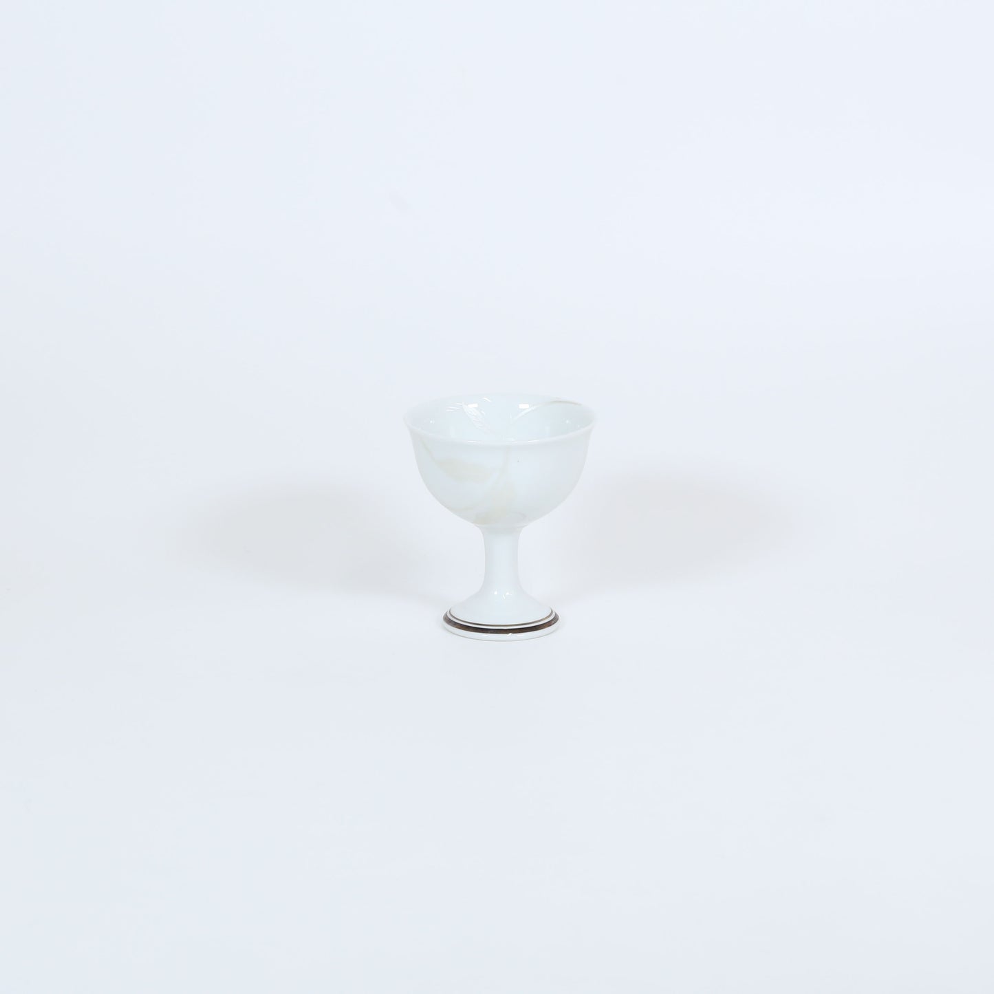 ワイン型小鉢太白銀唐草 ホワイト 9cm