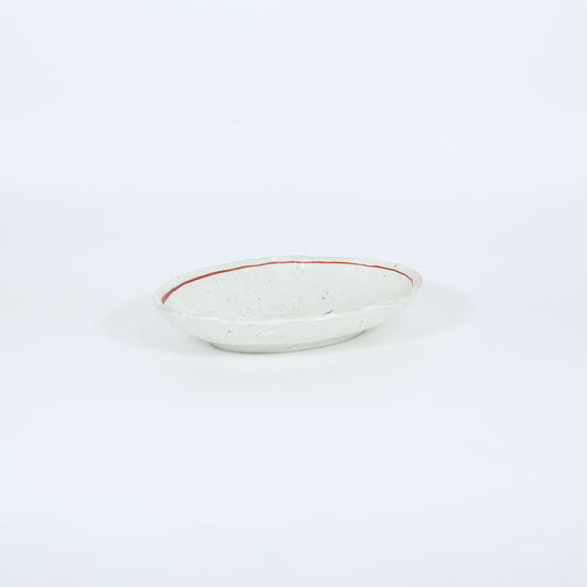 小判型焼物皿粉引赤唐辛子 ベージュ 22cm