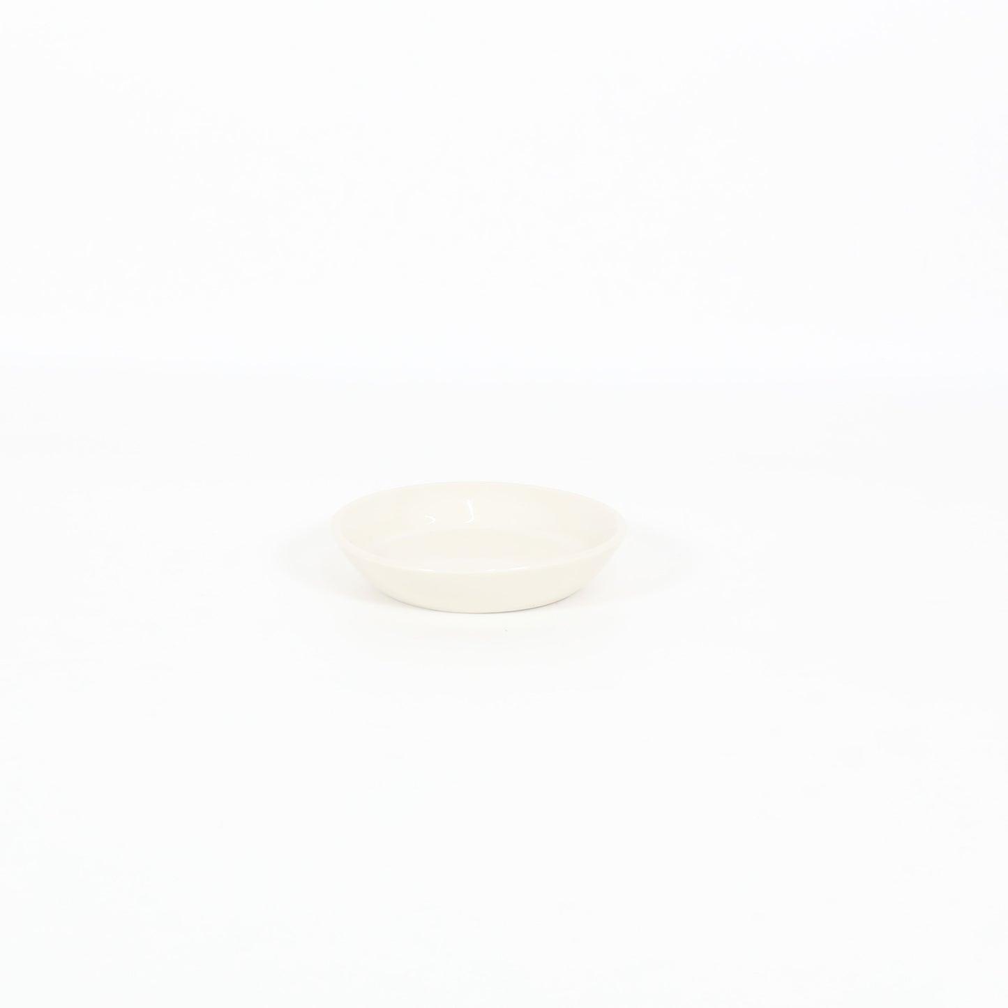 小皿白地 ベージュ 9cm