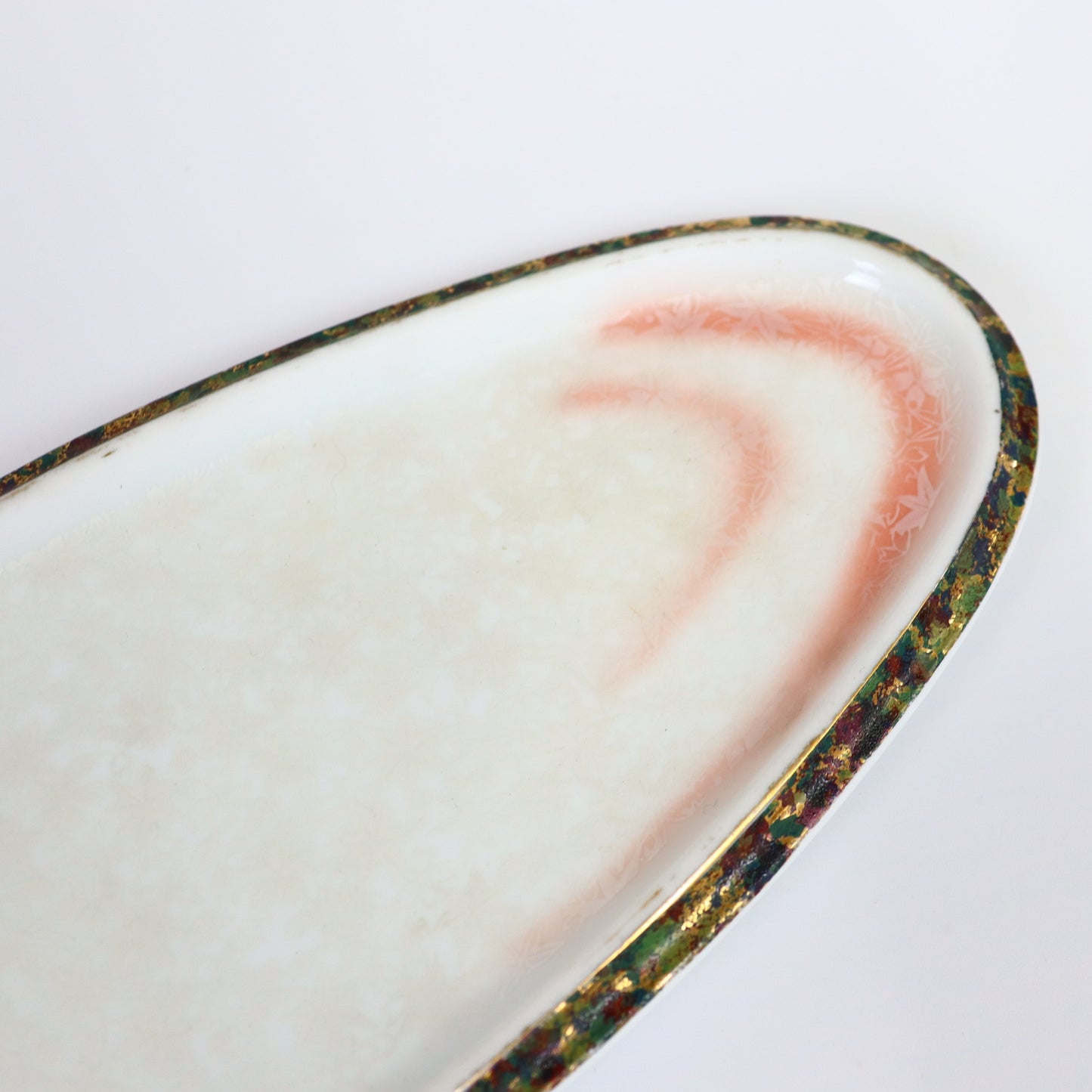 突出皿小判辻花 ホワイト 25cm