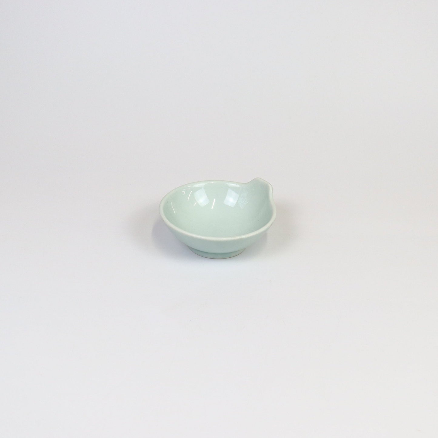 呑水青磁手付 ホワイト 12cm
