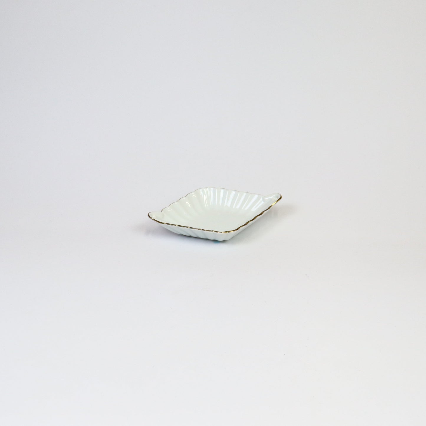 白角波皿 ホワイト18cm