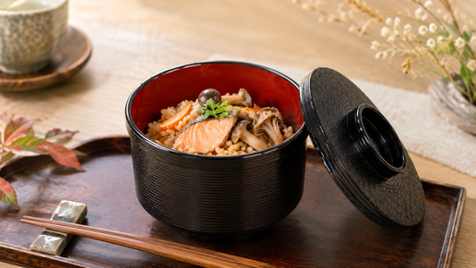 【9月の料理と食器】旬の食材とおすすめのコーディネート ～秋鮭～