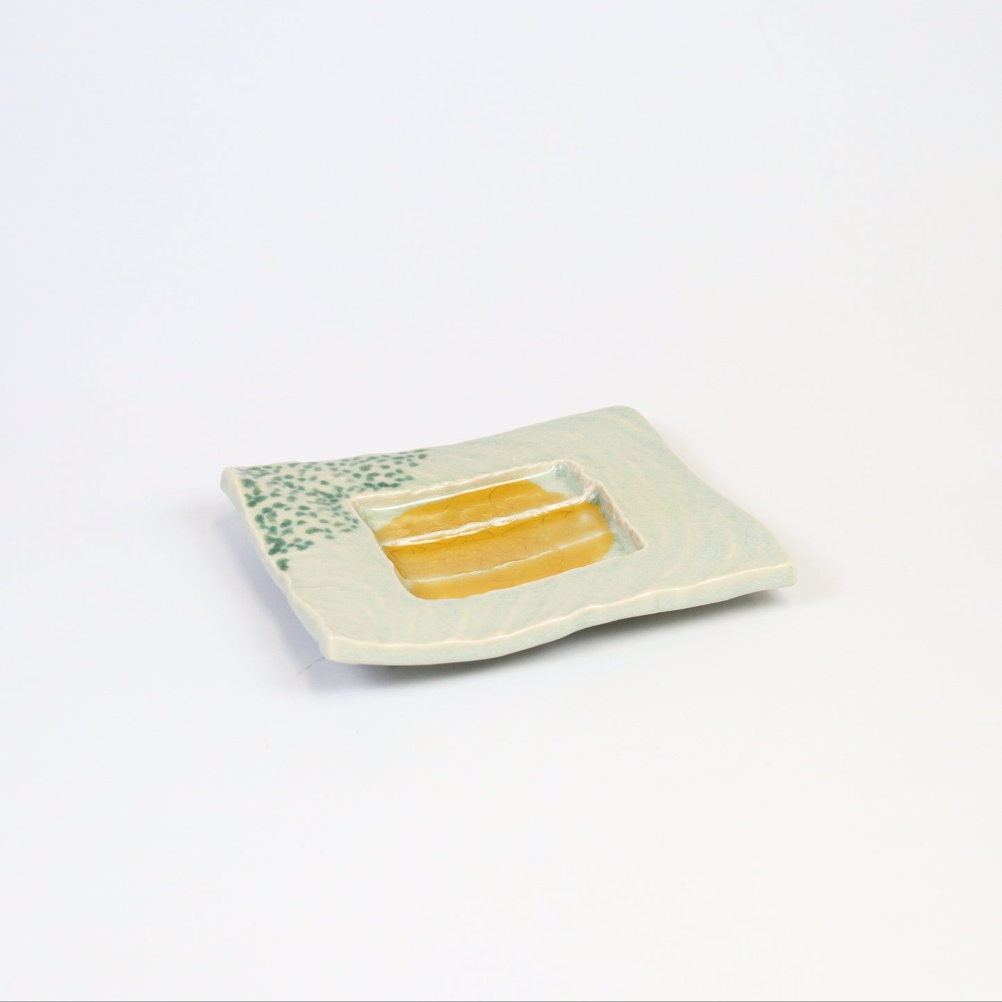 角彫焼皿緑釉山吹流 グリーン 16cm