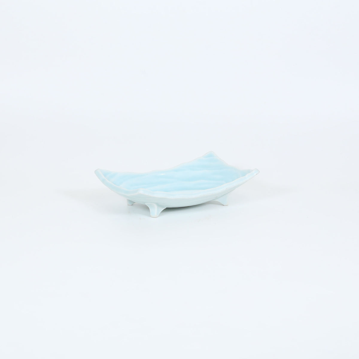 四足向付青白磁渦彫 ブルー 18cm