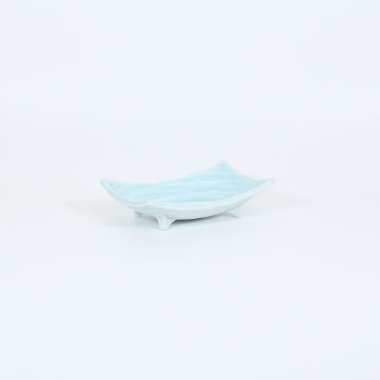 四足向付青白磁渦彫 ブルー 18cm