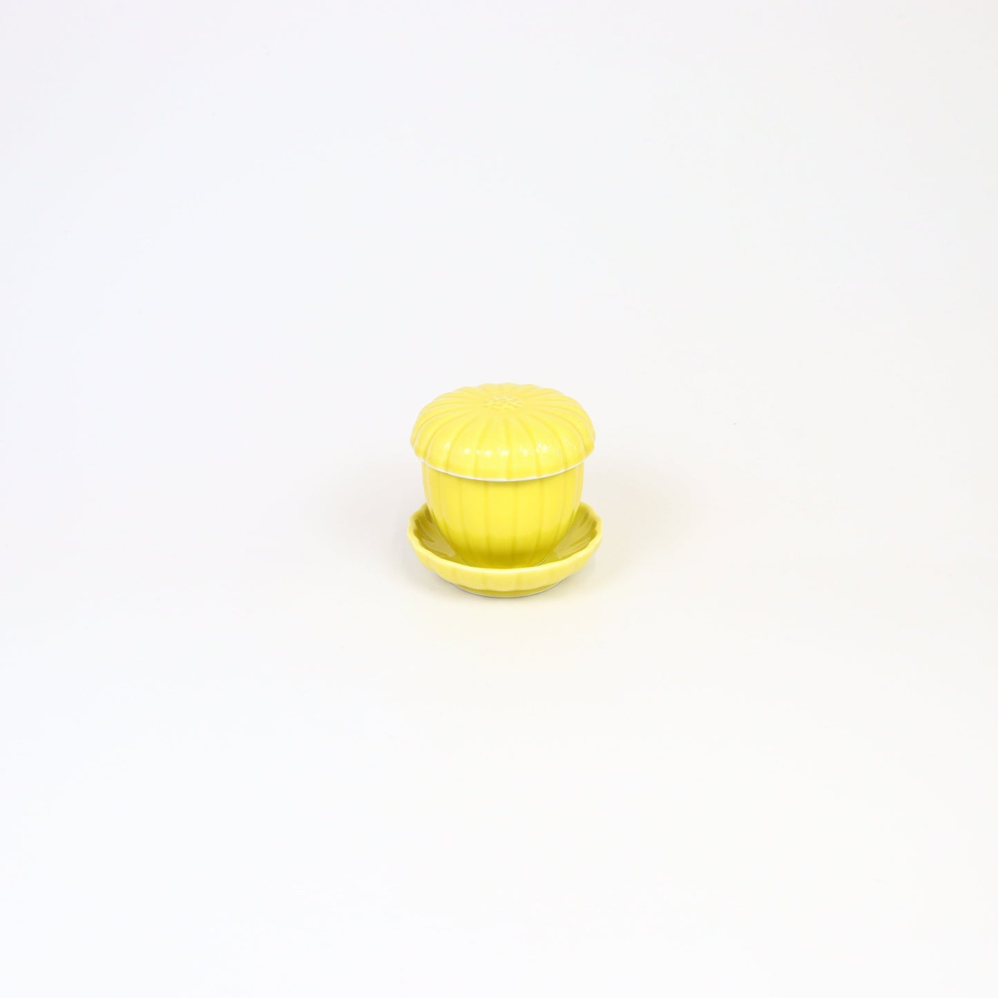 蒸椀黄地釉菊型ソーサーセット イエロー 10cm