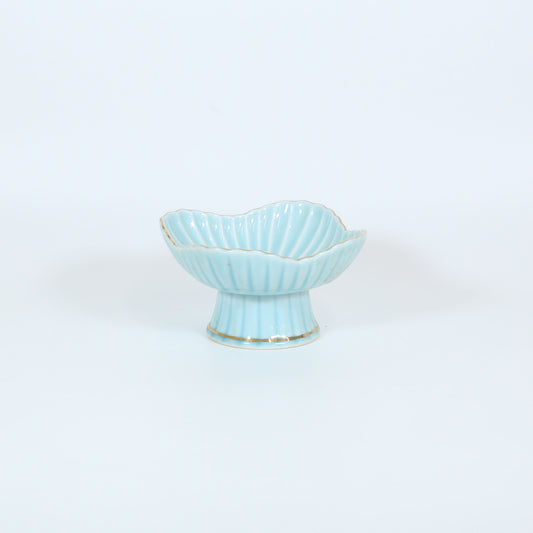 向付菊割牡丹唐草彫 ブルー 15cm