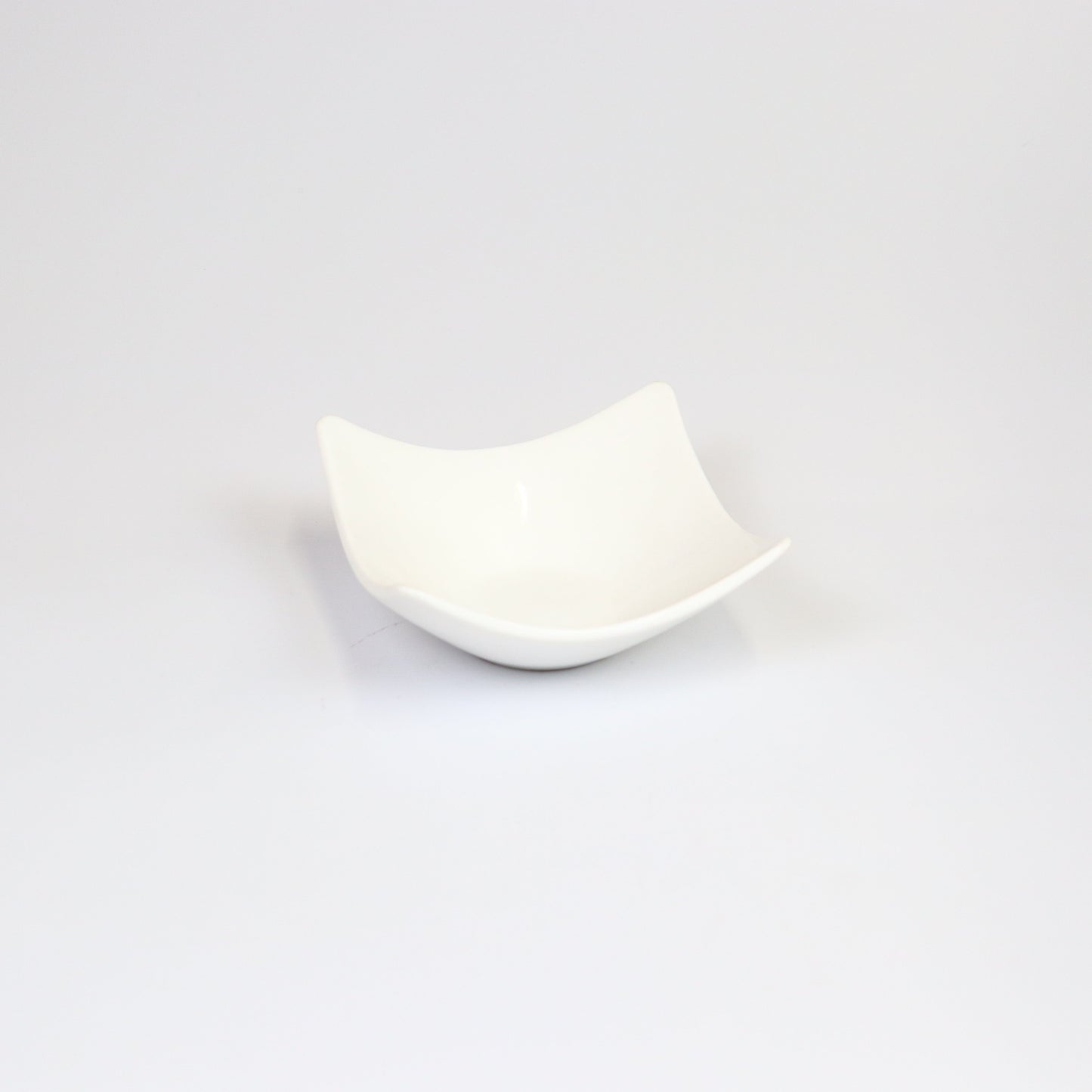 洋食器フォーエッジアップボール ホワイト 16cm