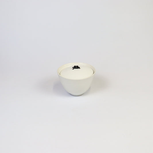 蓋物黒紐にぎり ホワイト 12cm