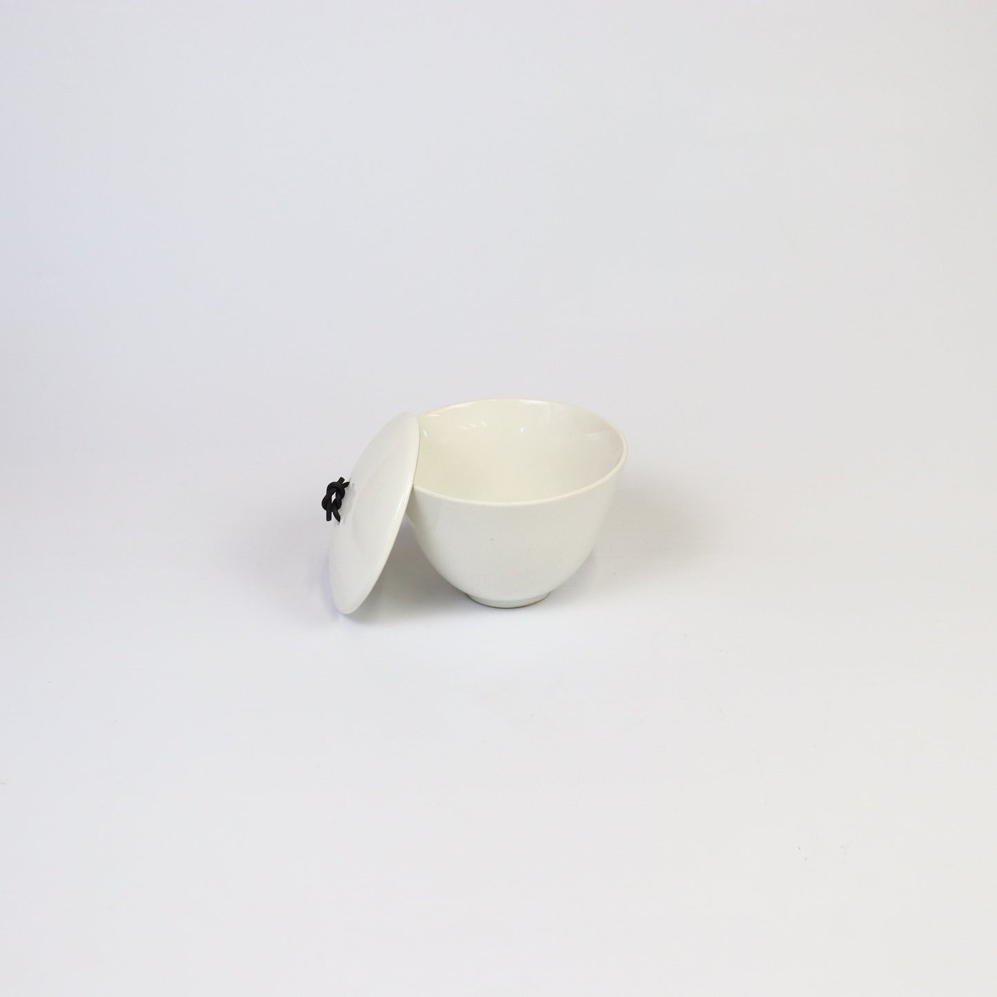 蓋物黒紐にぎり ホワイト 12cm