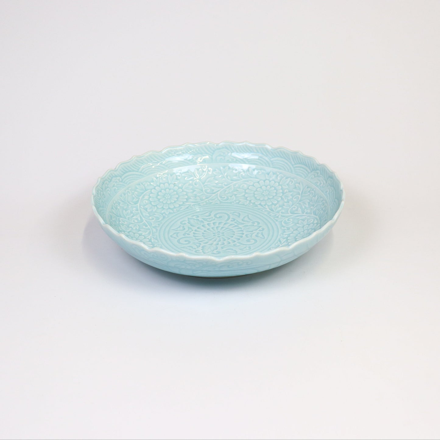 盛鉢青磁牡丹唐草彫 ブルー 27cm