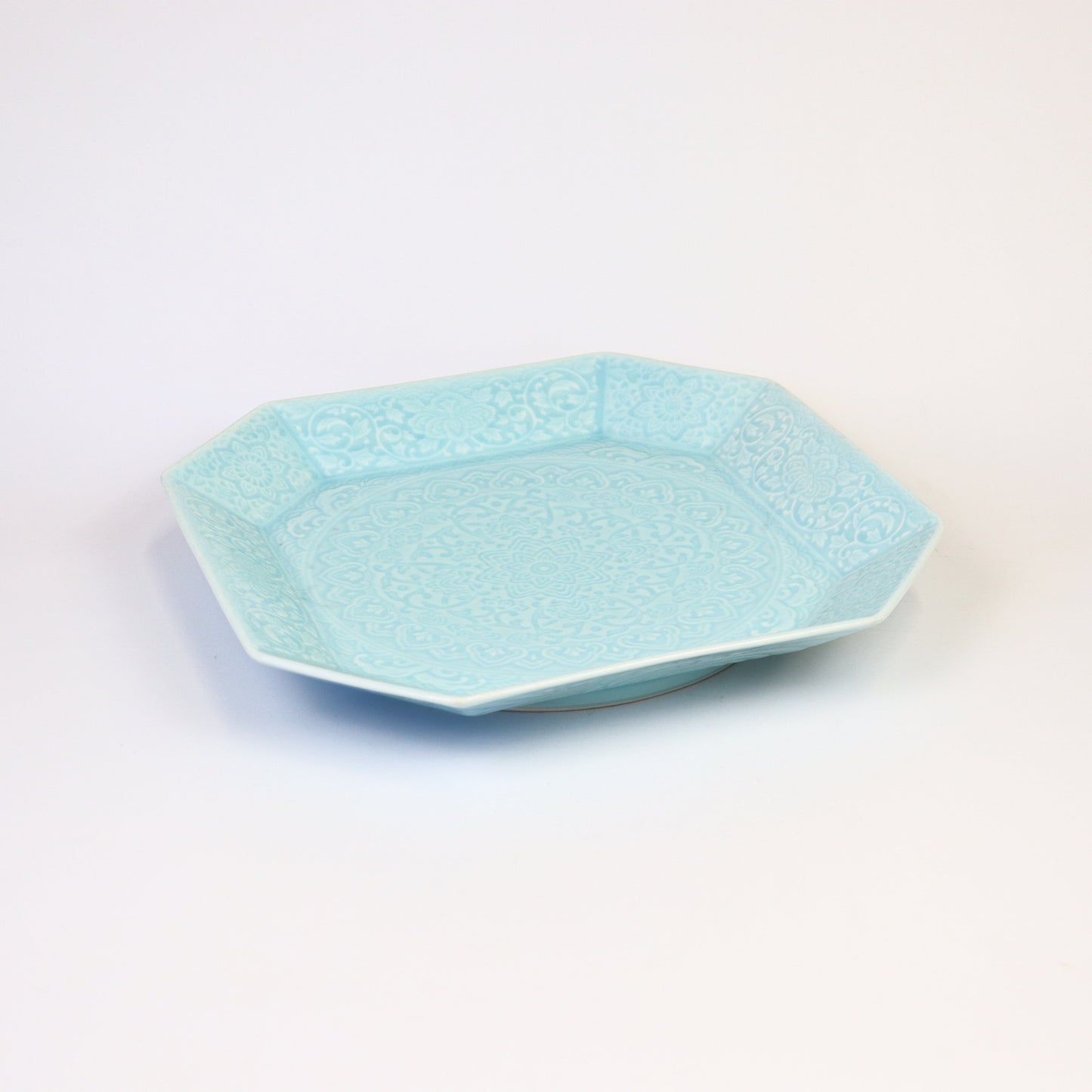 八角盛鉢青磁桐唐草彫 ブルー 32cm